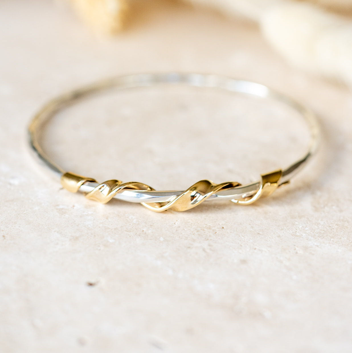 9ct Gold Ribbon Bangle