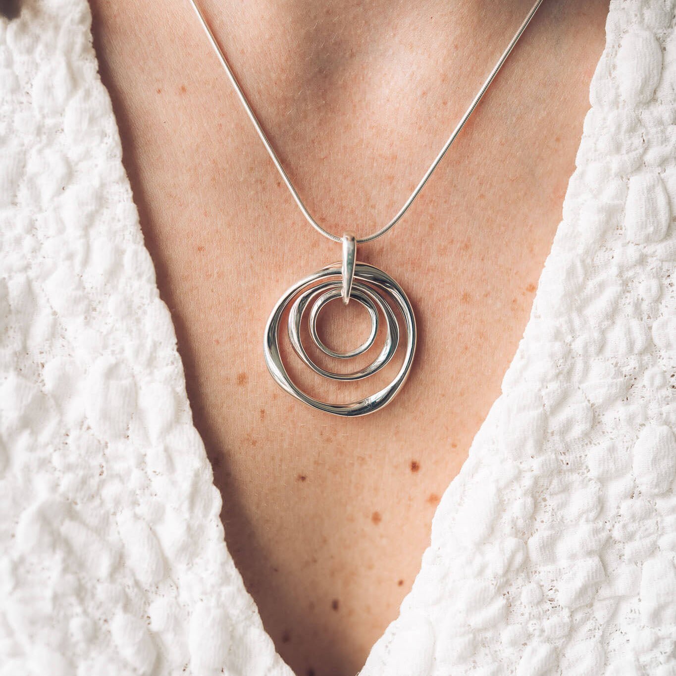 Melanie Silver Circle Pendant Necklace - Handmade Jewellery