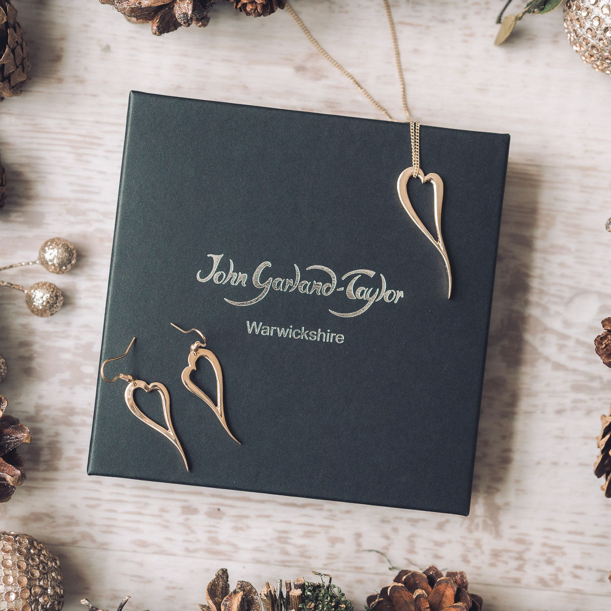 9ct gold heart jewellery set