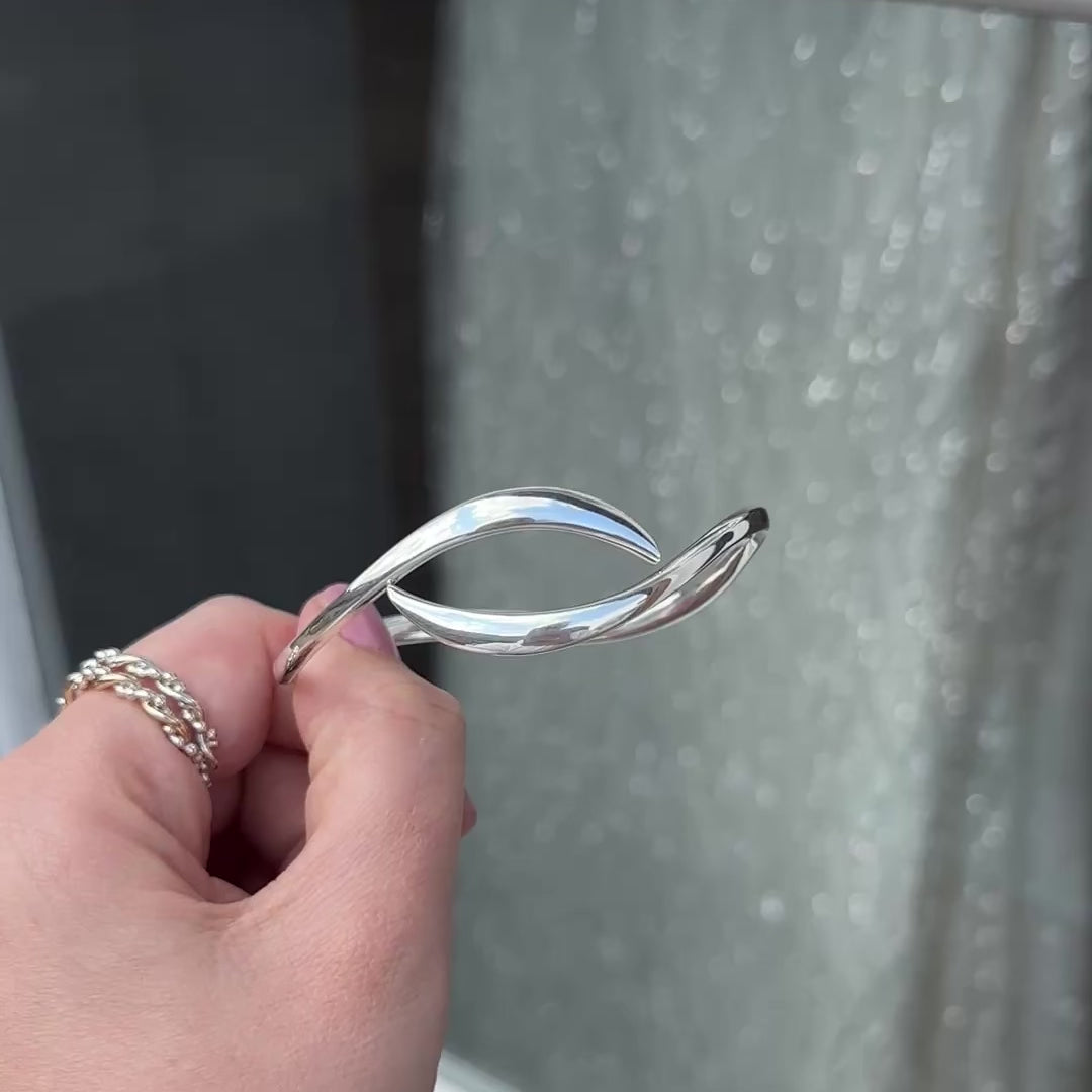 ladies solid silver bangle