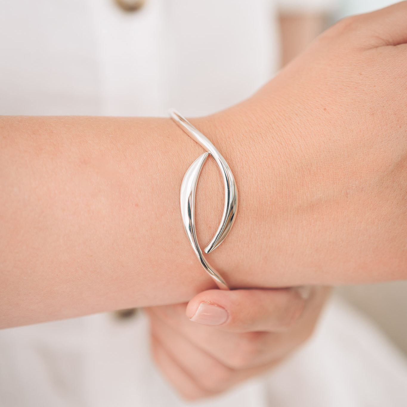womens solid silver bangle