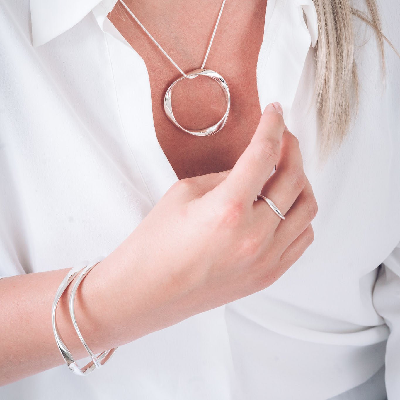 Silver, Open Curved Circle Pendant