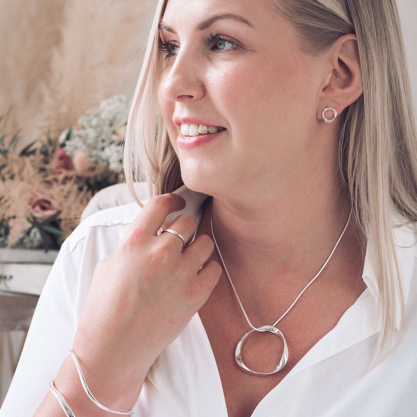 Simple Silver Twisted Circle Stud Earrings