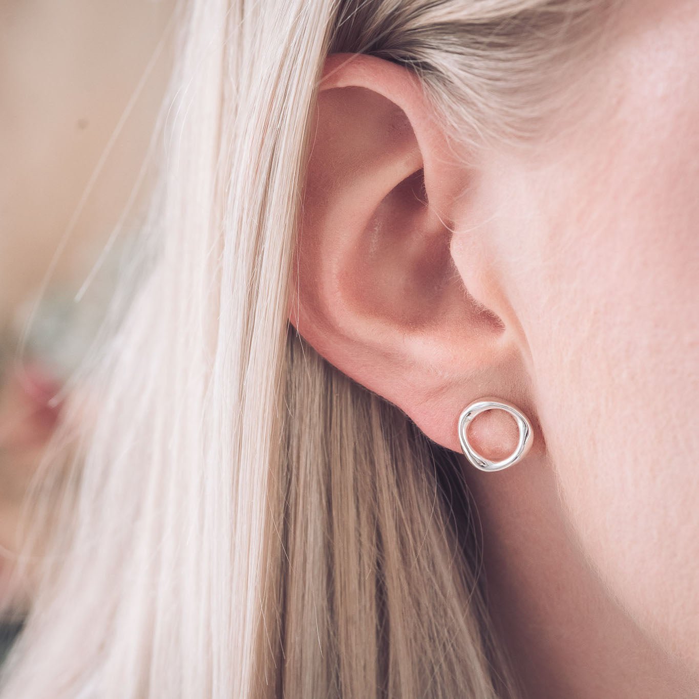 Simple Silver Twisted Circle Stud Earrings