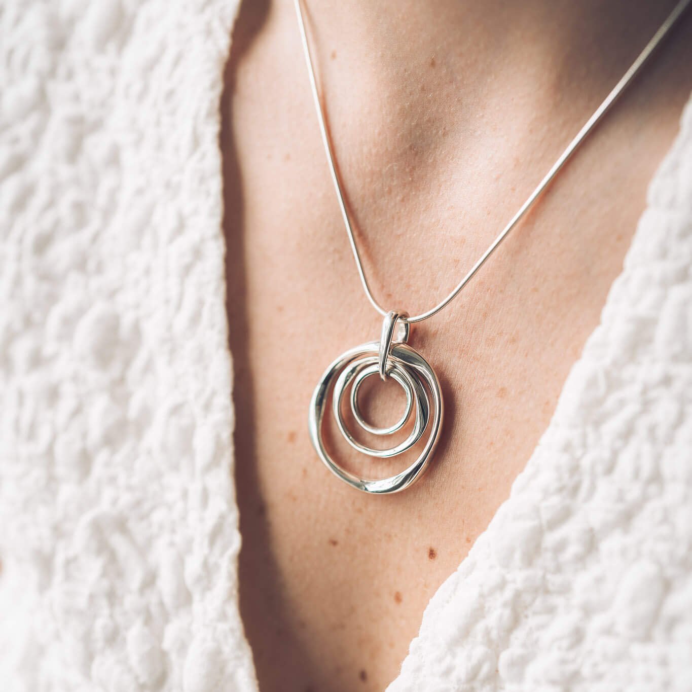 Melanie Silver Circle Pendant Necklace - Handmade Jewellery