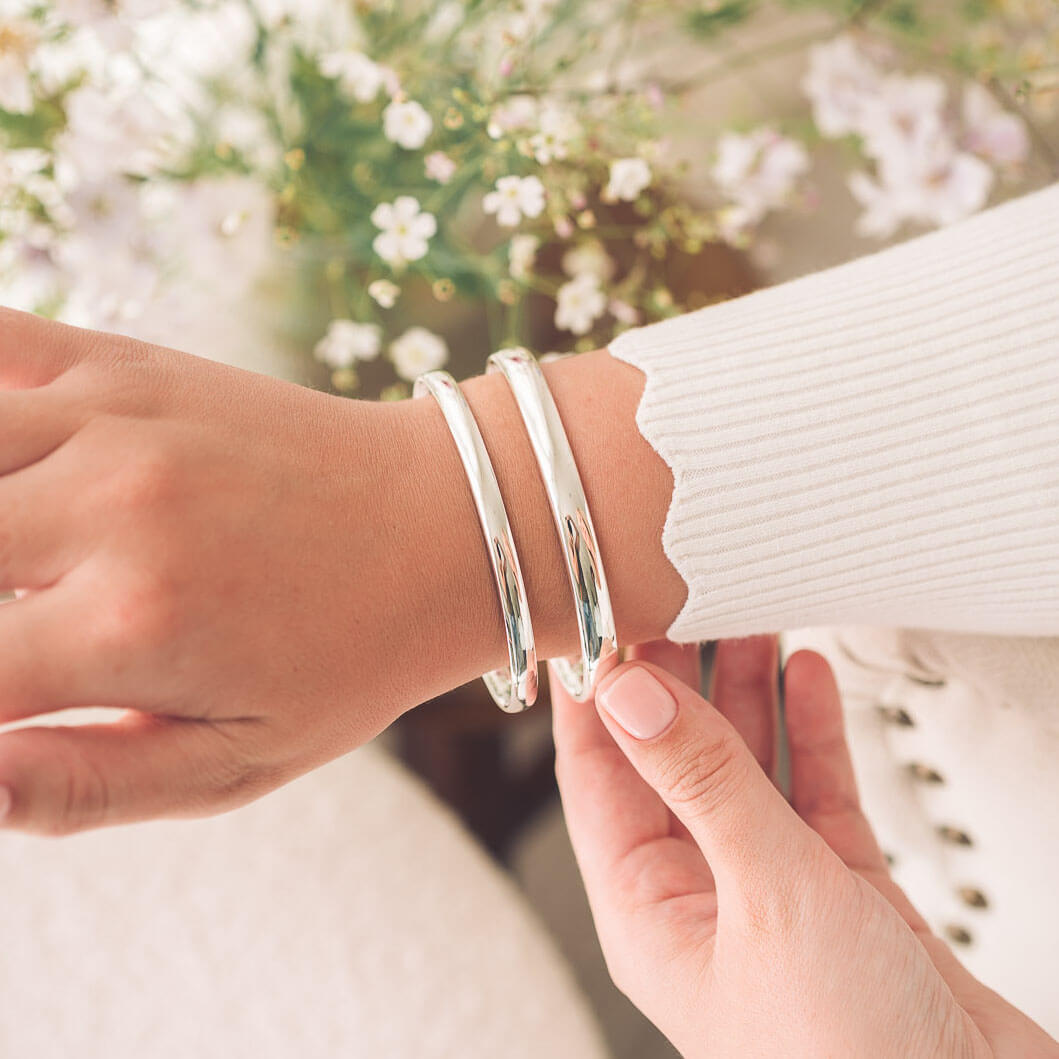 Oval Court Silver Bangle
