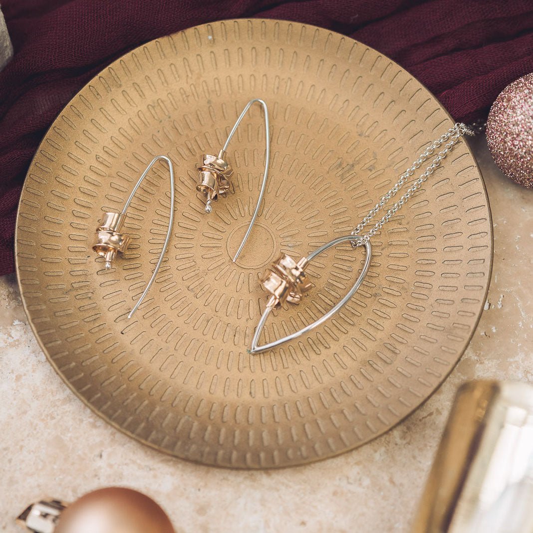 Sarah 9ct Gold Ribbon Marquise Pendant Necklace - Pendants