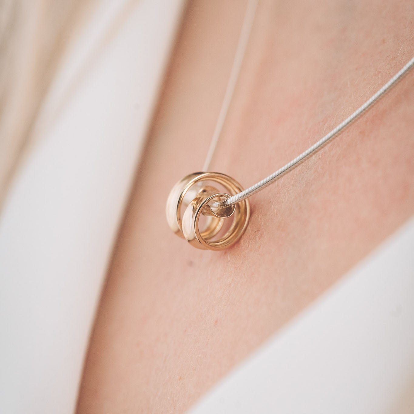 Sarah 9ct Gold Ribbon Pendant Necklace - Pendants