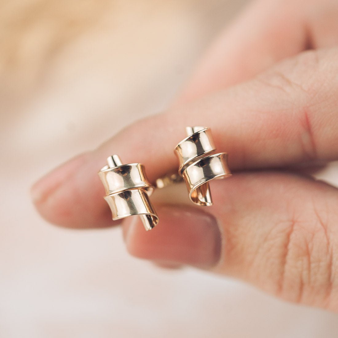 Sarah Ribbon 9ct Gold Stud Earrings - Earrings