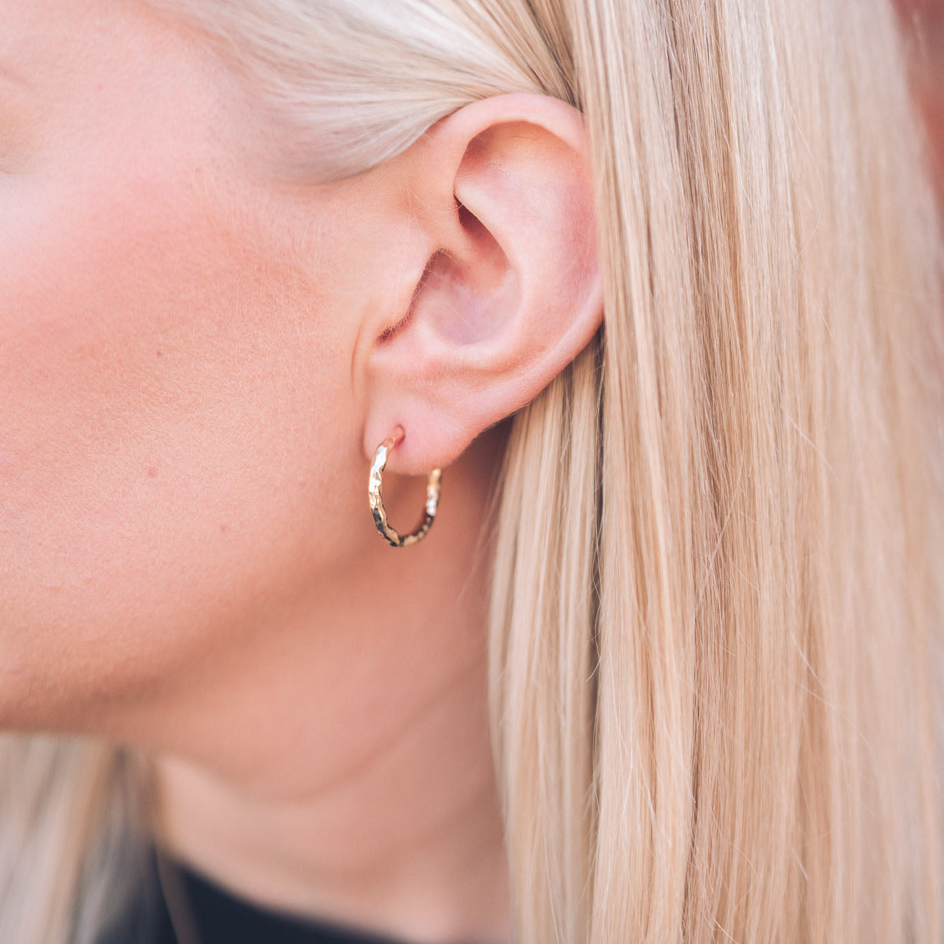 gold earrings big hoops